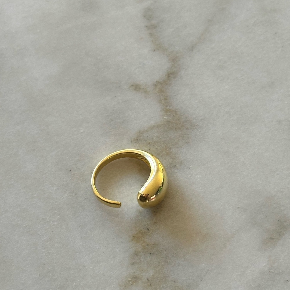 Gold Ring - Picture 4 of 4